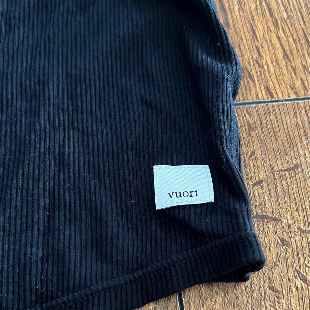Vuori Black Ribbed Crop Top - Picture 2 of 4